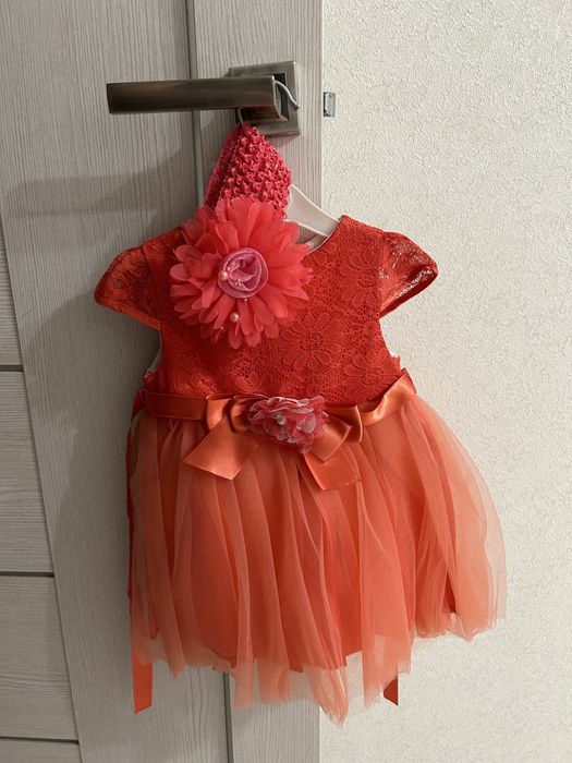 Продается нарядное платье для маленькой девочки!