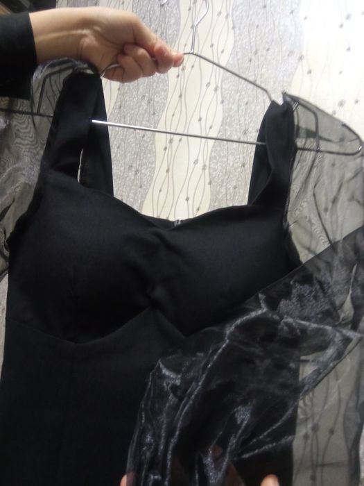 Вечернее черное платье