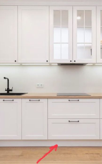 Планка-цоколь для кухни REHAU