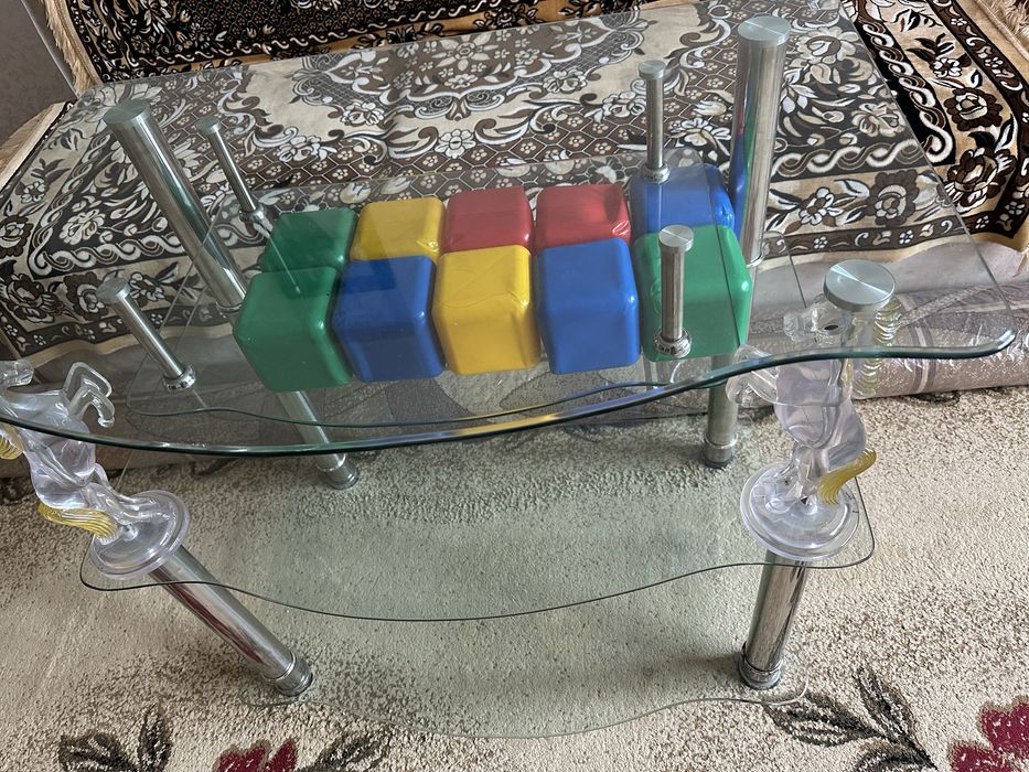 Тумба стеклянная под телевизор