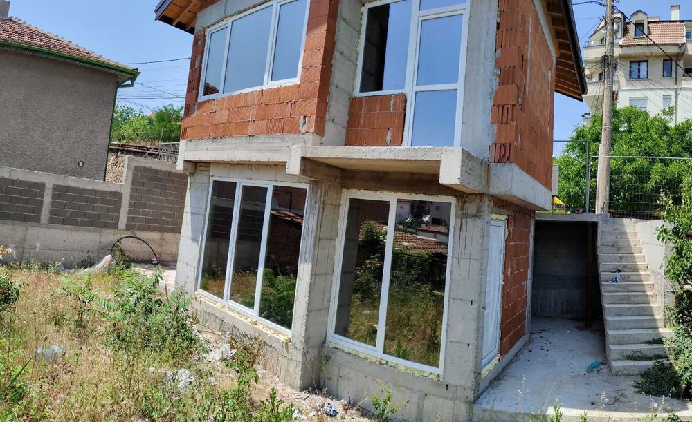 Двуетажна къща с акт 15