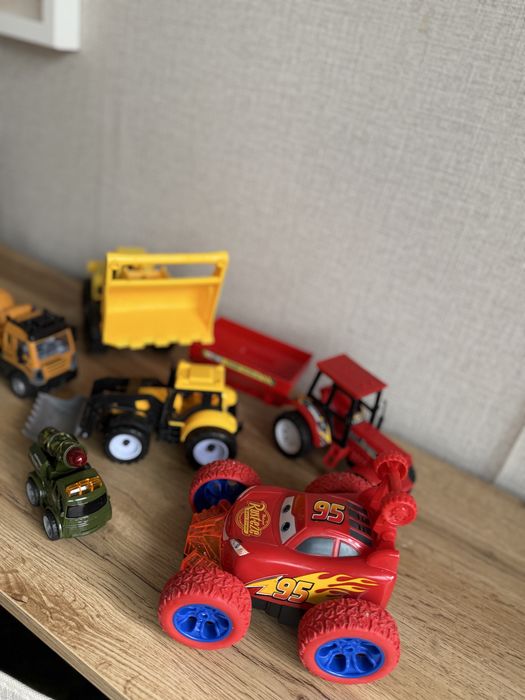 Лот играчки за момче. Багери, бетоновоз, трактор кола