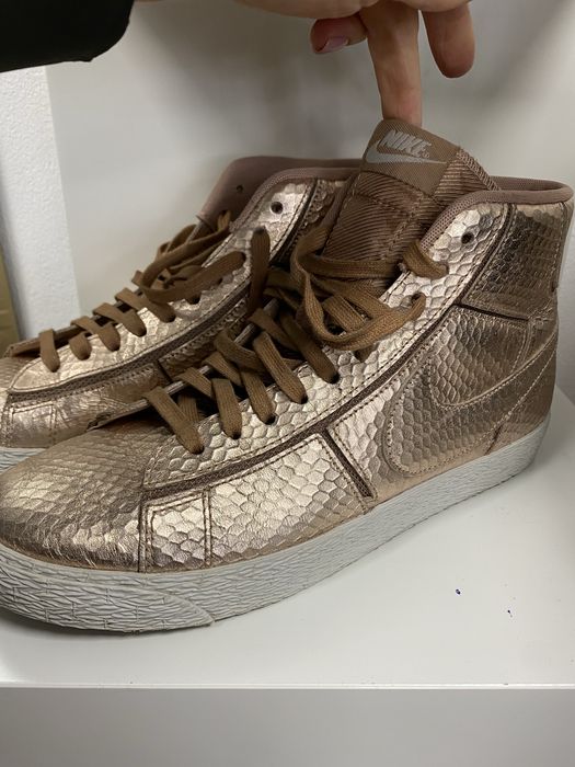 Nike кецове в розово златно