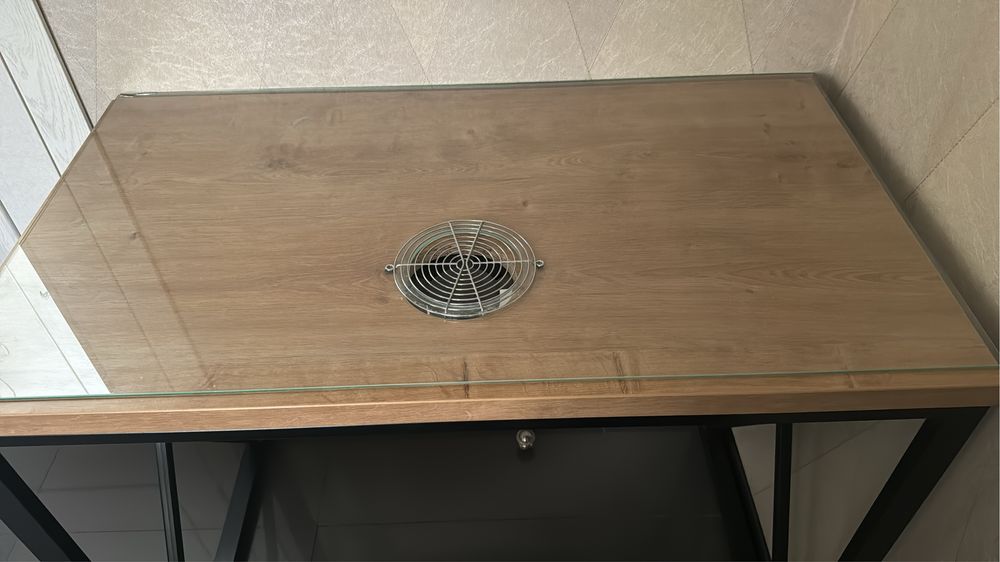 Продам стол для маникюра