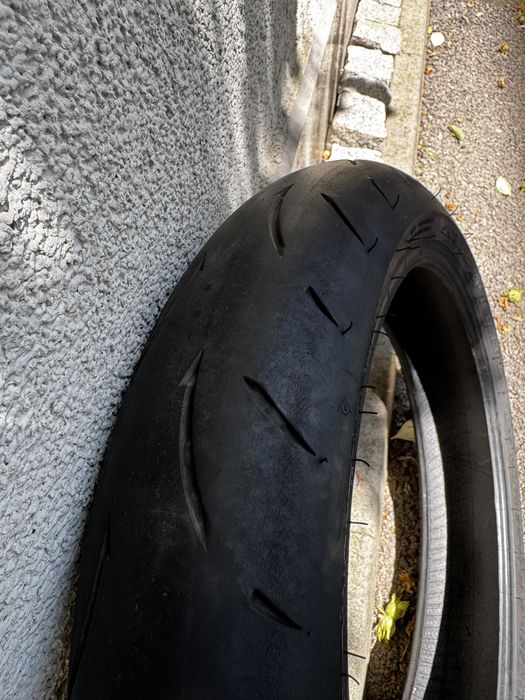 Продавам мото гуми Dunlop d212 gp racer