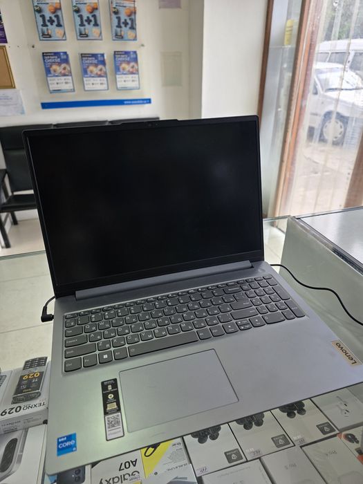 Lenovo Core i5 8/256 SSD