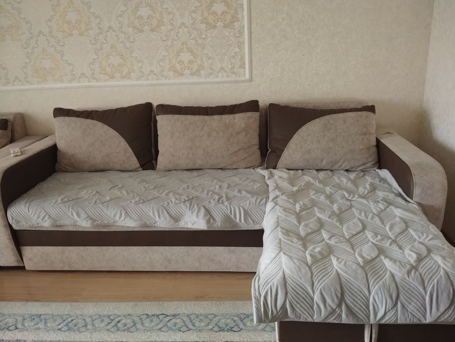 Диван сатылады.  Сост жаксы . УГОЛ МЕНЯЕТСЯ