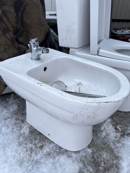 Продам унитаз и биде