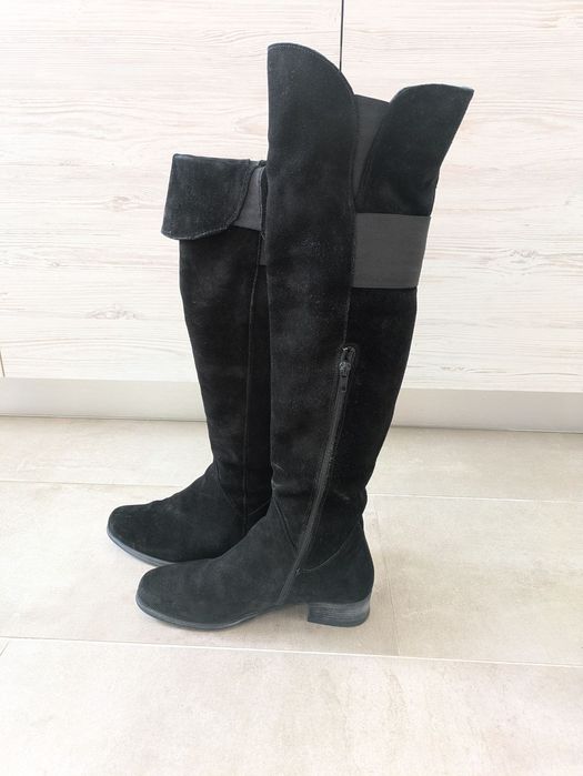 Високи ботуши от велур
