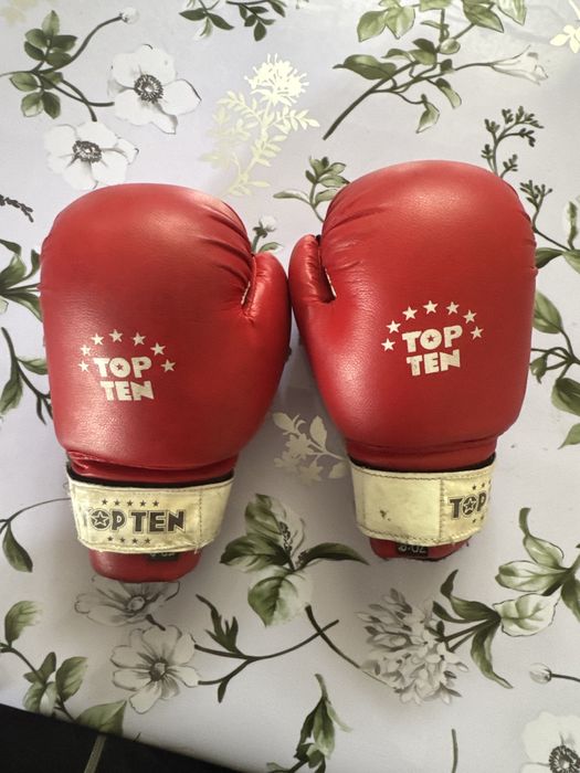 Боксерские перчатки