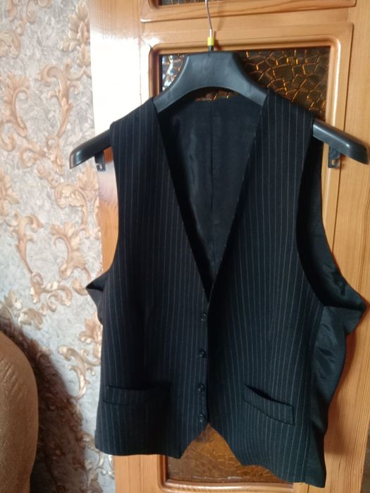 Жилет мужской ..