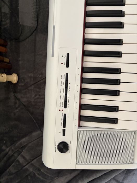 Vand pian digital Yamaha Piaggero NP-12 (alb)