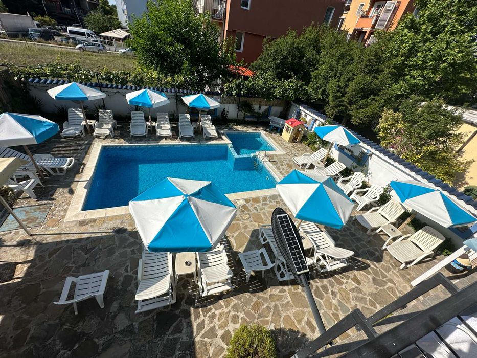 Нощувка в Свети Никола l Включва нощувка, басейн и шезлонги! ТОП ЦЕНА!