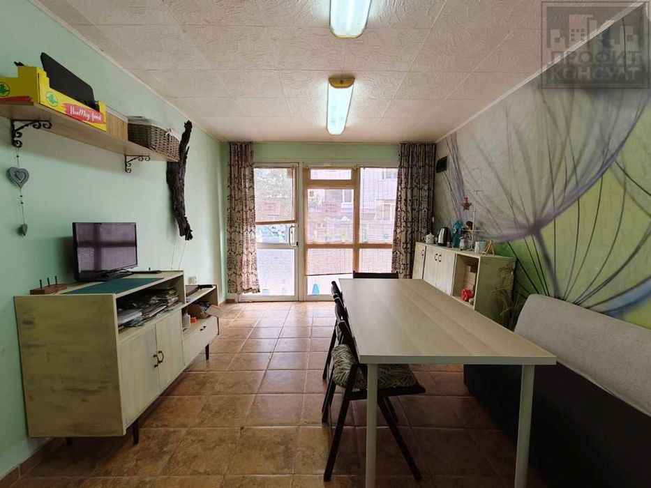 Дава се под наем Магазин в Велико Търново, Колю Фичето - 24 кв.м за 240 € - Снимка #1