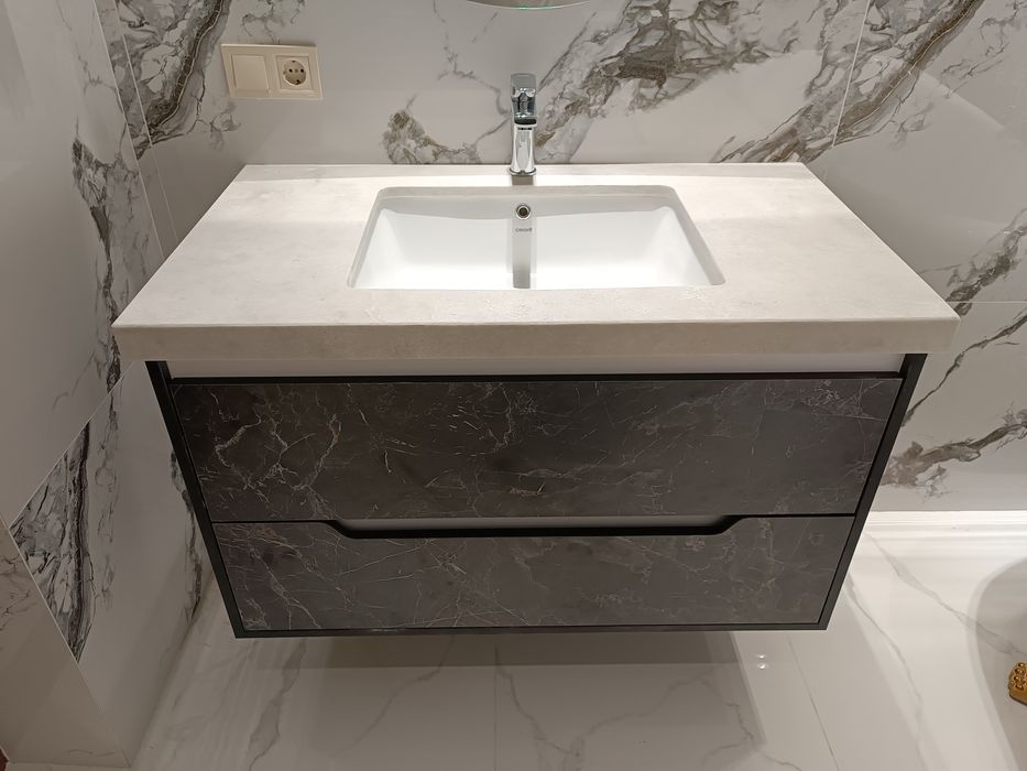 Столешница из кварца и акрила