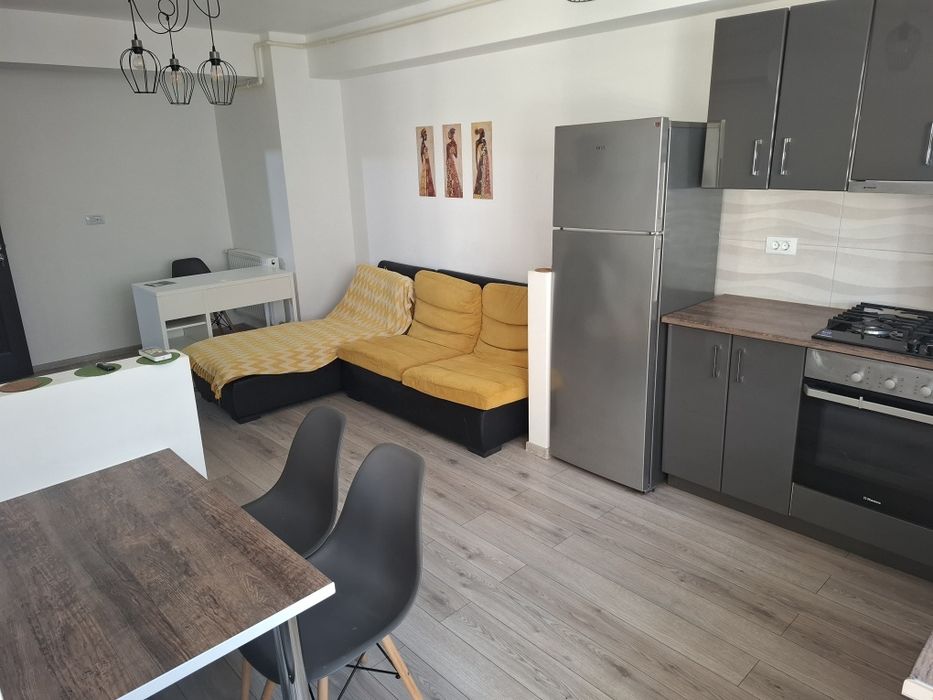 Inchiriez apartament 2 camera, zona Fiald