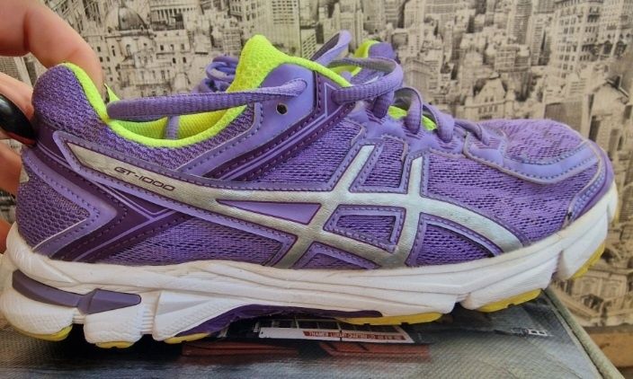 Asics Gel GT 1000 дамски лилави маратонки  39 номер