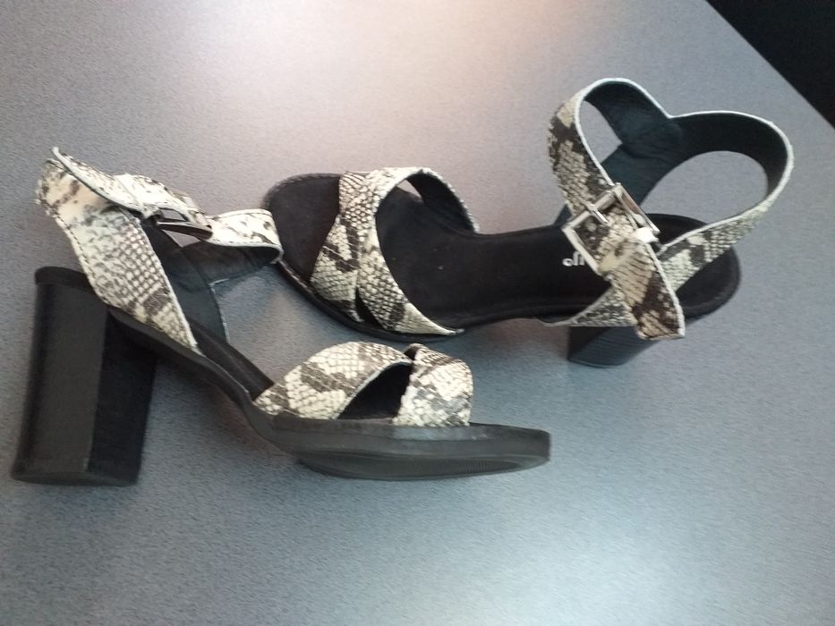 Sandale din piele,marime 36,noi !!
