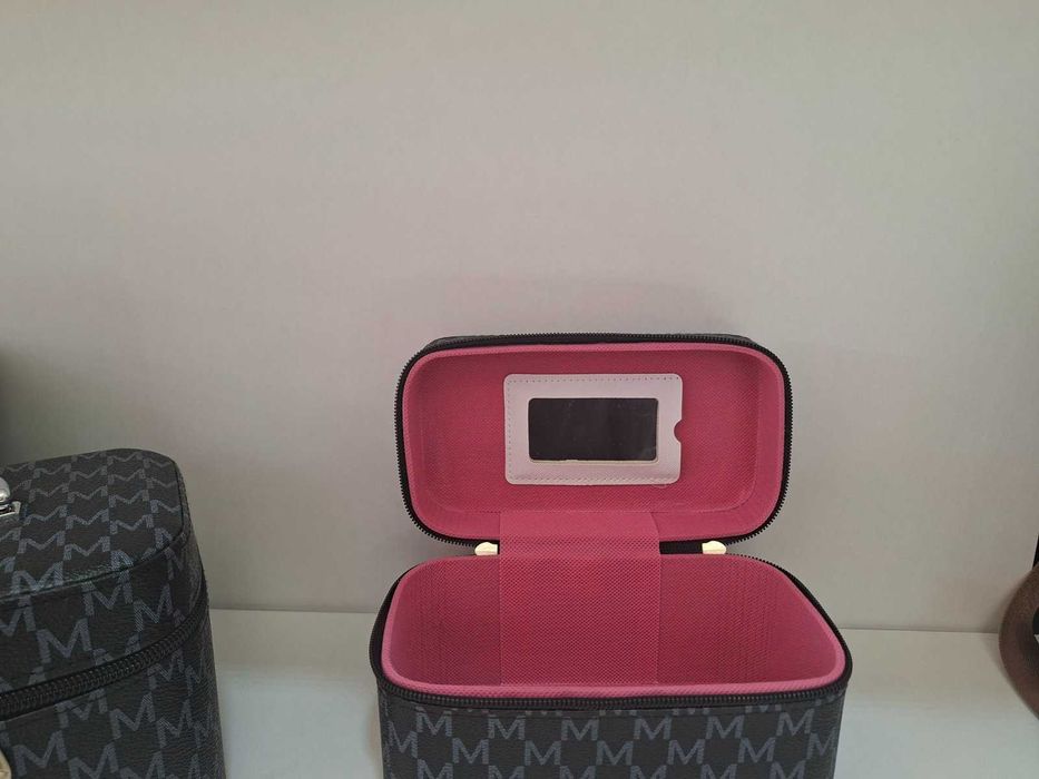 Комплект от 3 броя кутии за козметика