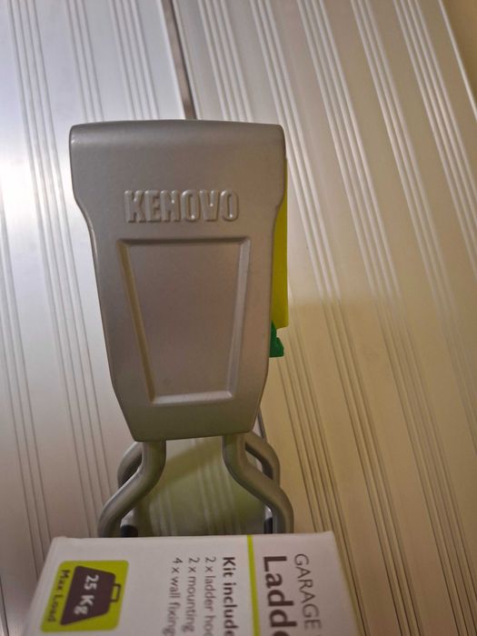 Велосипедна стойка за стена