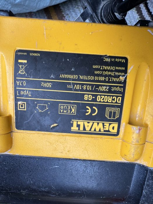Radio dewalt sunet defect