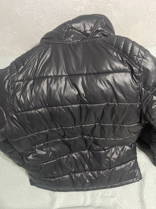 продаю пуховик Guess