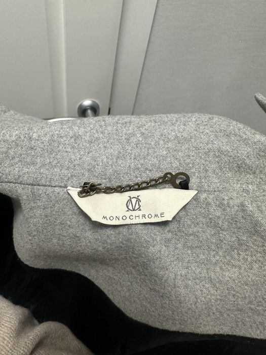 легкая куртка серая