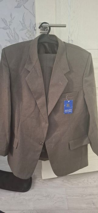 Костюмдер әр түрлі размердегі