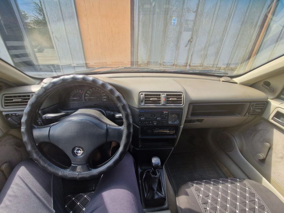 Продам Опель вектра а 1.6
