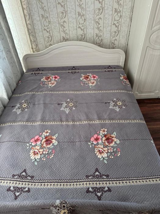 Двуспальная кровать