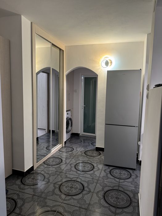 Inchiriez apartament