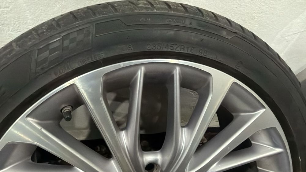 Диски с резиной.