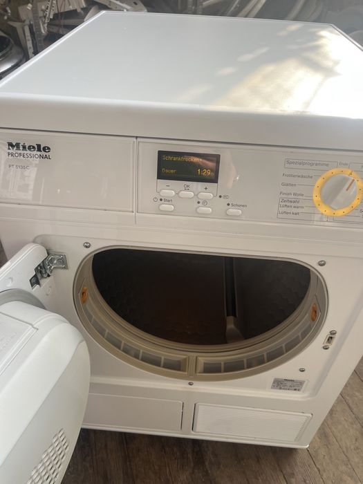 Професионална сушилня  MIELE PT5135C