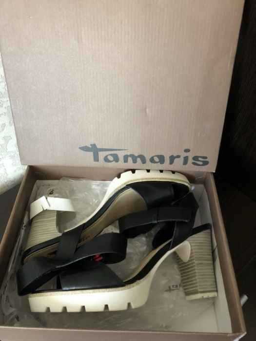 Новые кожаные босоножки 41 размер