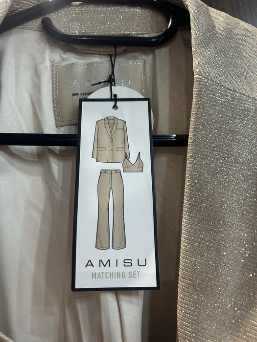 Златист сет топ, панталон и сако New Yorker