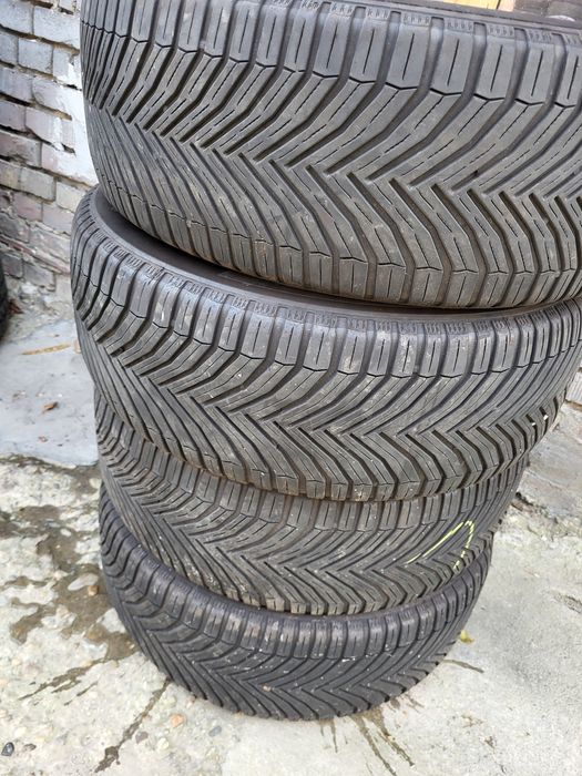 4 бр всесезонни 235/50/19 Michelin