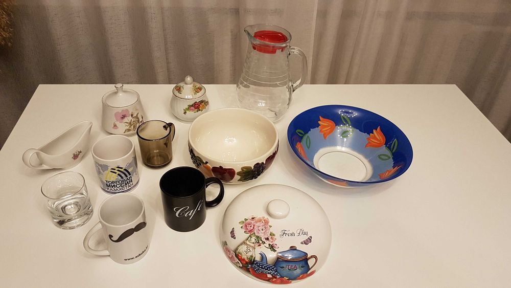 Тарелки, кружки, посуда разная