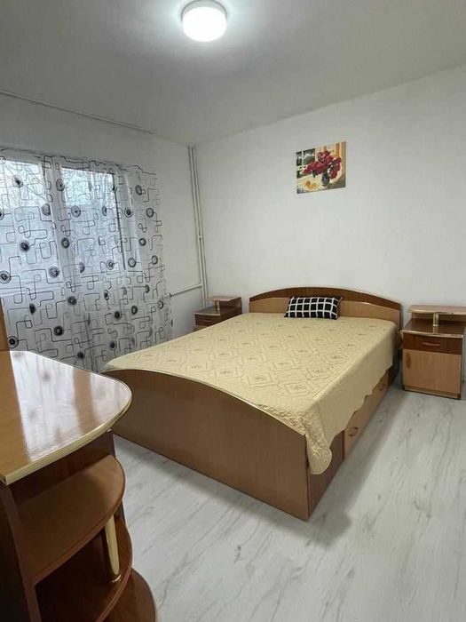 Inchiriez apartament 2 camere, decomandat, spatios, complet mobilat