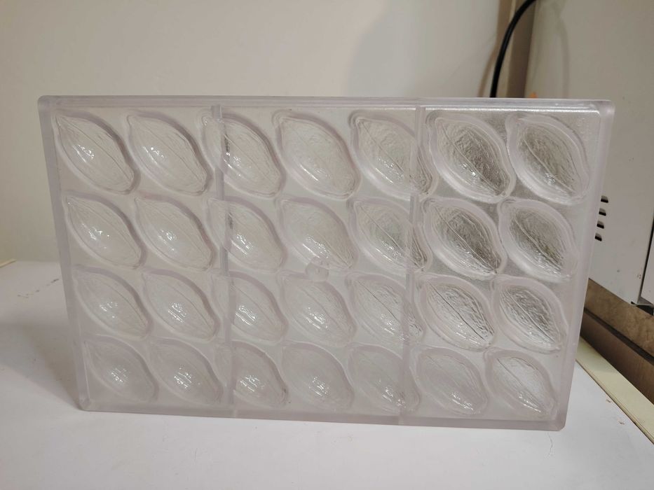 Поликарбонатни форми за шоколадови бонбони