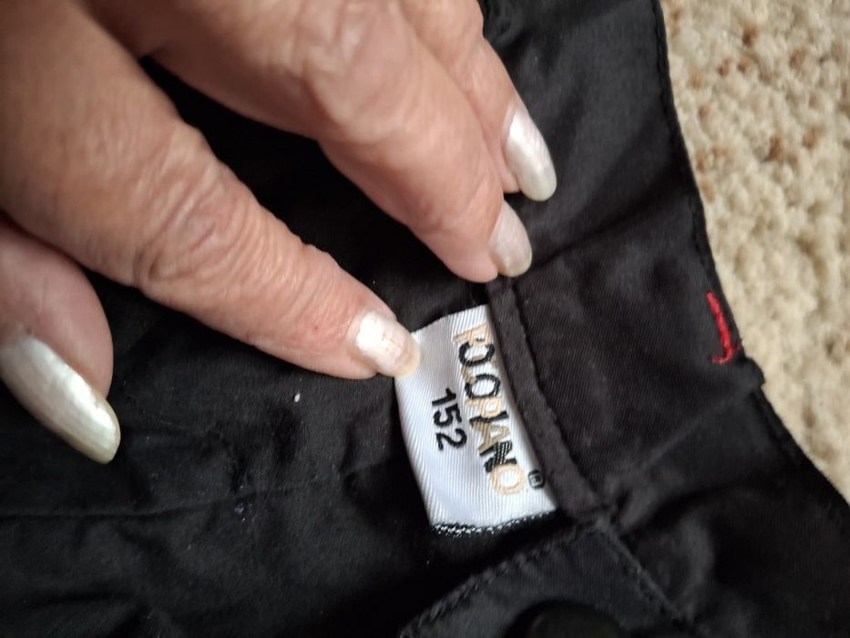 Vand pantaloni de ski pentru 7-8 ani