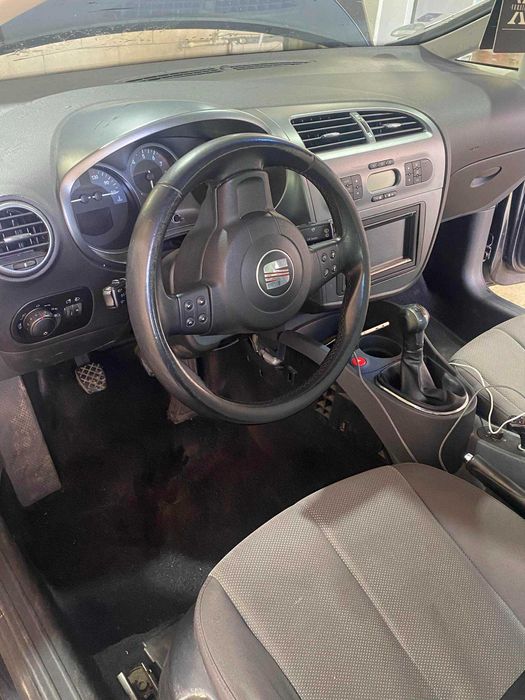 Seat Leon 2006год