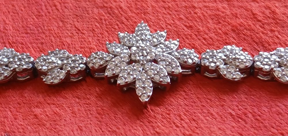 Браслет с нежными узорами из серебра