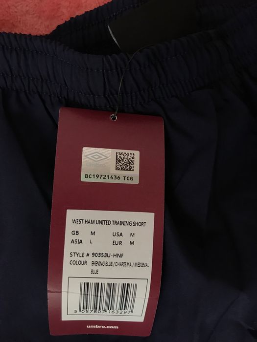 Къси панталонки и долнища на West Ham