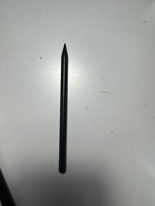 Породавам iPad Pro с калъф с клавиатура и писалка