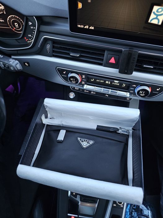 PRADA мъжка чанта клъч/несесер