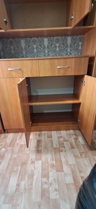 Продам навесной шкаф +комод