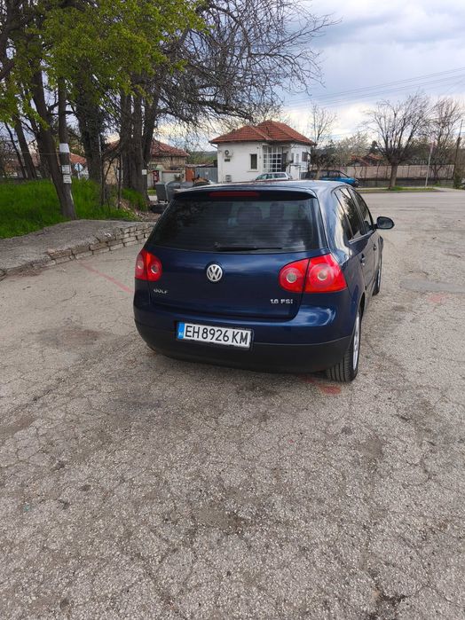 Продавам Голф 5 FSI 1.6