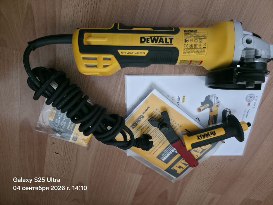 Шлифмашина угловая DeWALT DWE4357