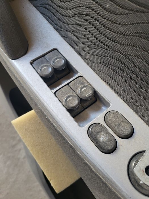 Дверь Hyundai Accent с дефектом