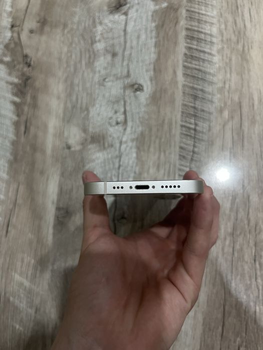 Продам Iphone 13